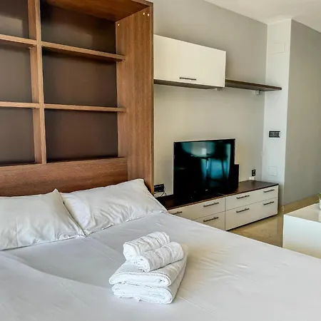 With Access To Bajondillo Apartment